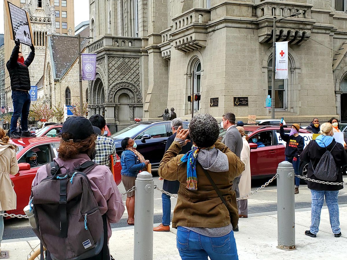 DA_LarryKrasner's tweet image. This moment calls for everyone with power to put the people before politics. That famous &quot;Philly progressivism&quot; is a damn lie if we don&apos;t do all we can to save our most vulnerable neighbors from #COVID19. 

😷 up, ✊🏽 up.