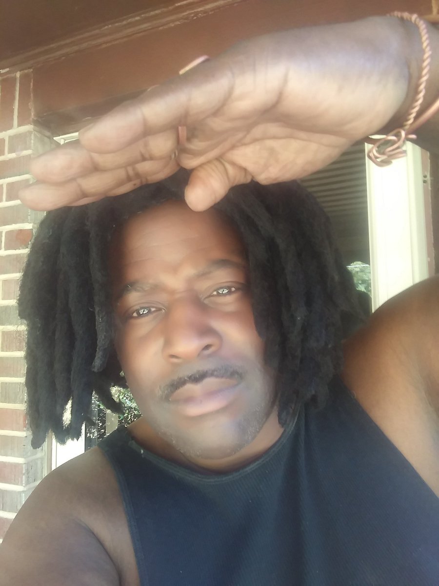 Lamon921's tweet photo. If waiting on a check was a person https://t.co/l795sA891y