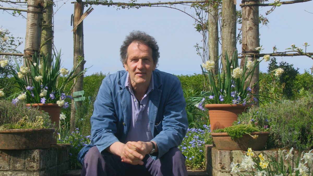 If you'd like to respond to Monty's appeal for garden videos, here's where to send them over the weekend. We look forward to hearing from you 🙂 #GardenersWorld bbc.co.uk/send/u44012869…