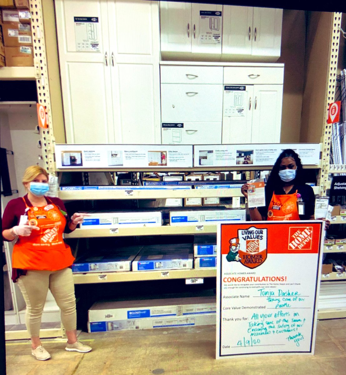 DasherTDD's tweet photo. When you have to be strong for your Associates while keeping them safe🧡. Thanks Nilly we are in this fight together#Store6856 @Nillybobilly @VegaMapvega @MartineMcKenzi4 https://t.co/zgqSWVS6IR