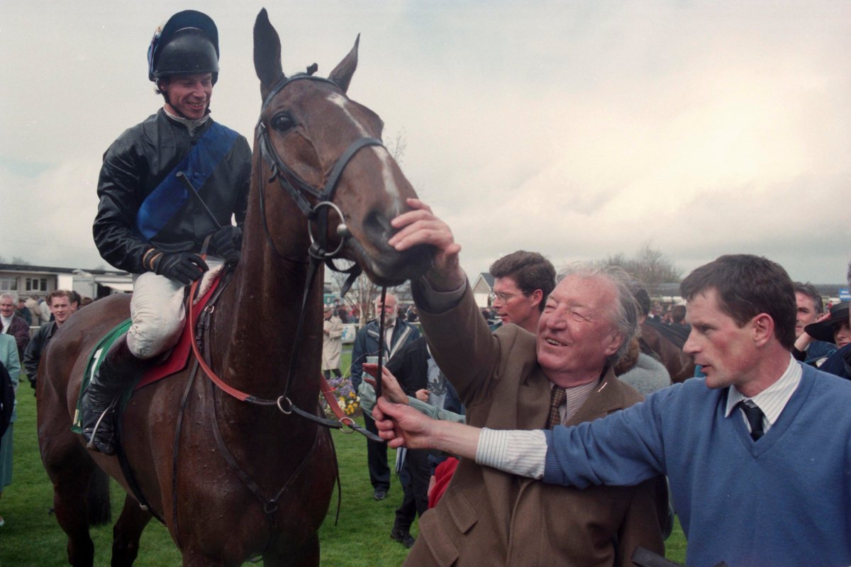 25 years ago this weekend Charlie Haughey was a National hero. Spoke to Flashing Steel's jockey @osbornejamie about the day for tomorrow's @IrishStarSport and he's some cracking yarns @Fairyhouse