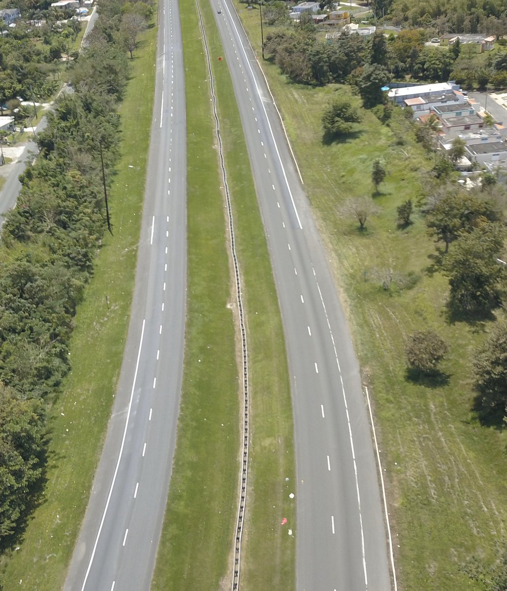 sreyesl's tweet photo. This is how some of the busiest streets in Cayey looks like because of the COVID-19 lockdown in Puerto Rico. Really impressive! #road1 #cayeymall #52highway #quedateencasa #covid19 https://t.co/HIpbmdSfI8