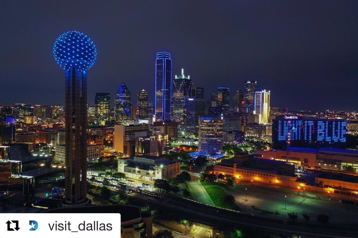 VisitaDallasTx's tweet photo. Dallas se enciende de noche para agradecer a todos aquellos que están en primera línea y a las personas con labores esenciales. Gracias, son nuestra esperanza en estos tiempos sin precedentes. 🙏💙 #LightItBlue #MakeItBlue.
.
.
.

#visitdallassoon #stayhome https://t.co/oyN9FbbwM6