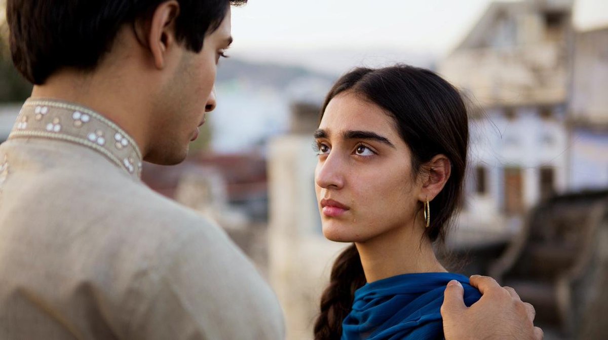 Filmin's tweet photo. #35 #ElViajeDeNisha es la historia de su directora, Iram Haq, cuando, adolescente, tuvo que abandonar Noruega para mudarse a Pakistán.
#FilminGRRRLS #LasDeFilmin
https://t.co/X2xgWRgKxv https://t.co/csUe2BZRuW