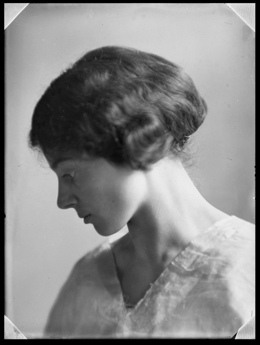 jatustein's tweet photo. Andrea Garbald
#photography #c1890 #c1900 https://t.co/xRFp0cz0wB