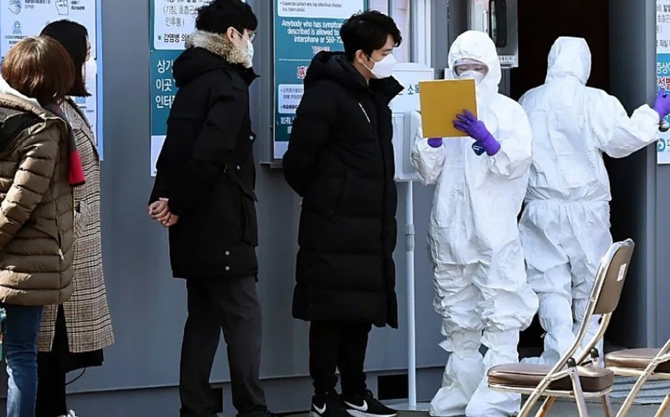 Milenio's tweet photo. Pacientes recuperados de #coronavirus vuelven a dar positivo en #CoreaDelSur https://t.co/JZS0MysiCb https://t.co/0wedFAq88d