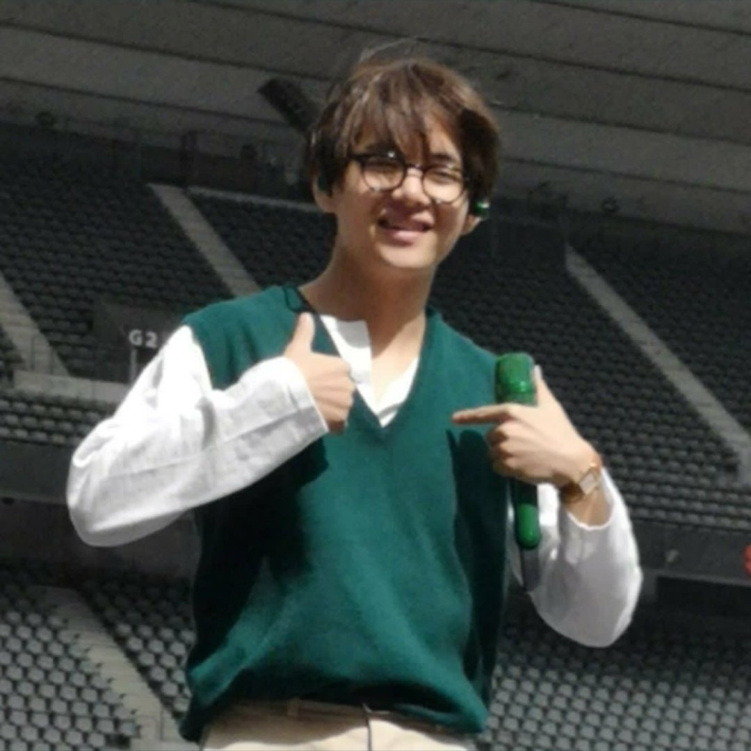 taehyung giving college professor vibes; a thread