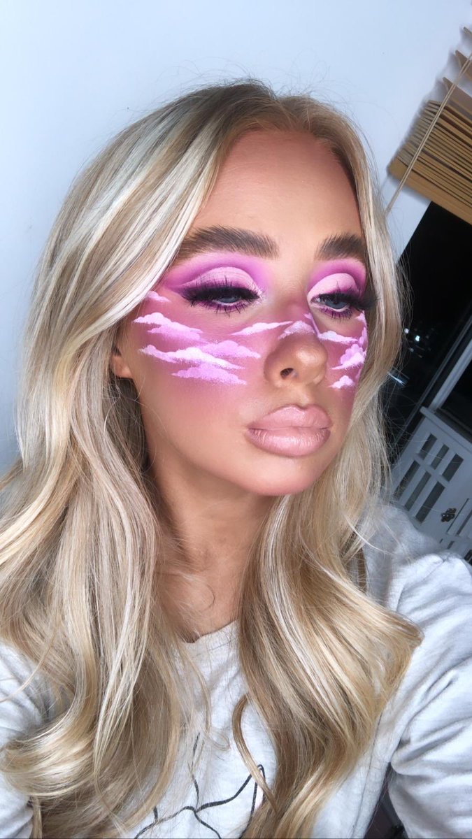 AnnemharieEFC's tweet photo. @lisaAmakeup when your daughter does her makeup and goes from this to this so good Alisha 👏👏#JoeExotic #Isolationmakeup https://t.co/4Fg0aWagq6