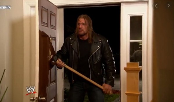 92600k's tweet photo. qui se rappelle quand triple h il a deboule chez randy orton et il a tout cassé https://t.co/IT2AAMmnSF