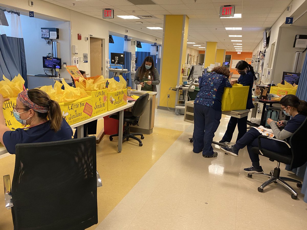 #pedspacu nurses @HopkinsKids creating gift boxes for our colleagues in the #ICU taking care of #COVIDー19 patients. Wonderful to work in a place that supports each other so thouroughly. #WeAreHopkins