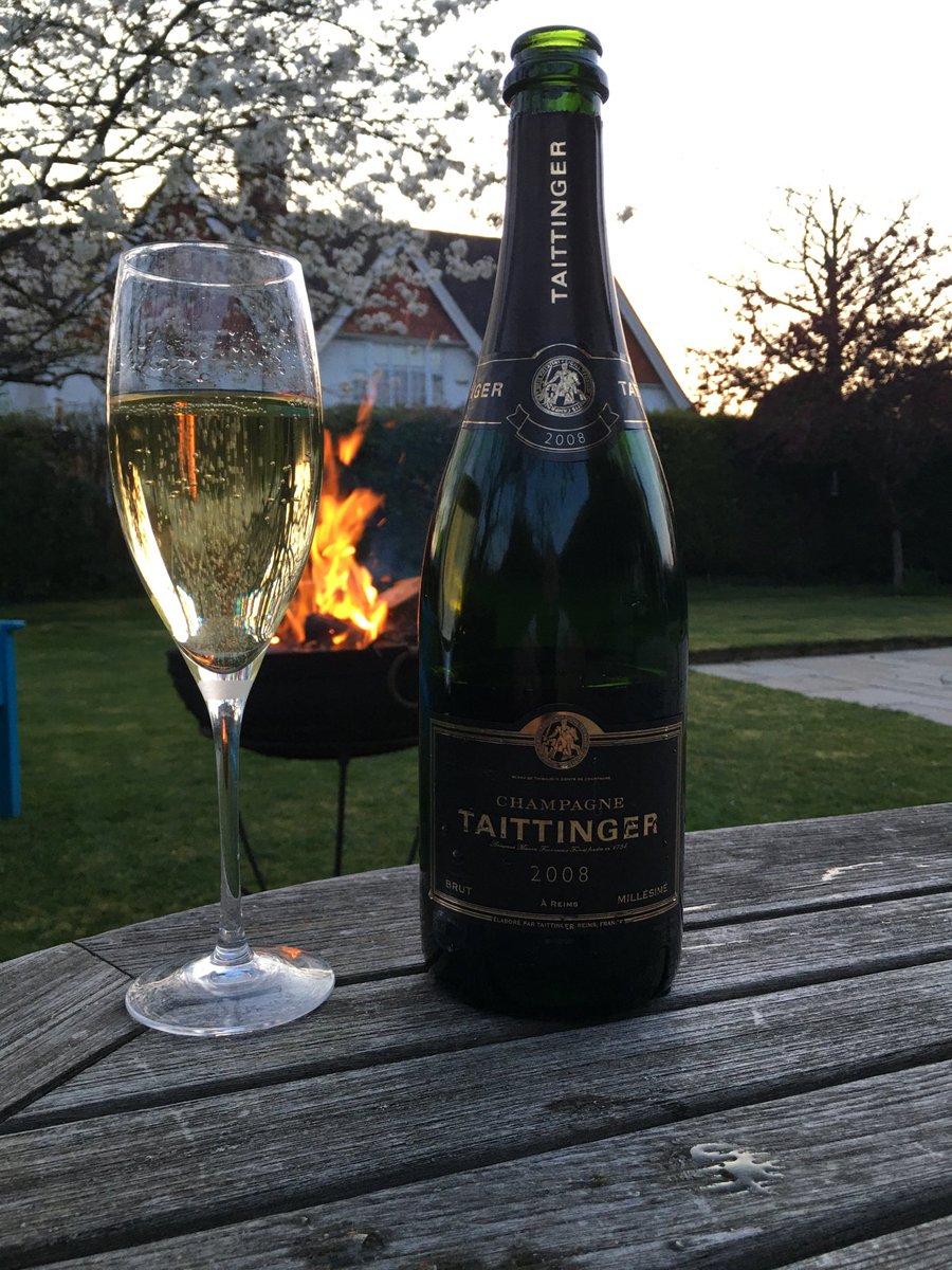 Well done Nick ⁦<a href="/TheFinestBubble/">The Finest Bubble</a>⁩ &amp; ⁦@EssiAvellan⁩ for a great Friday Fizz tasting ⁦@TaittingerUK⁩