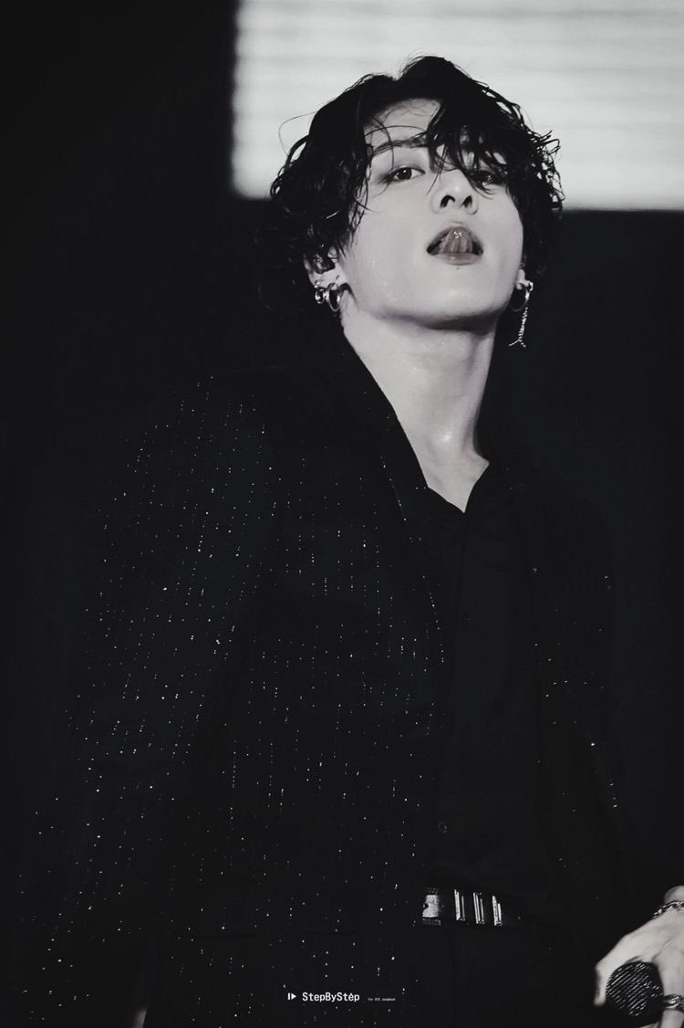 I think greyscale pics of 190811 jungkook should be a religion