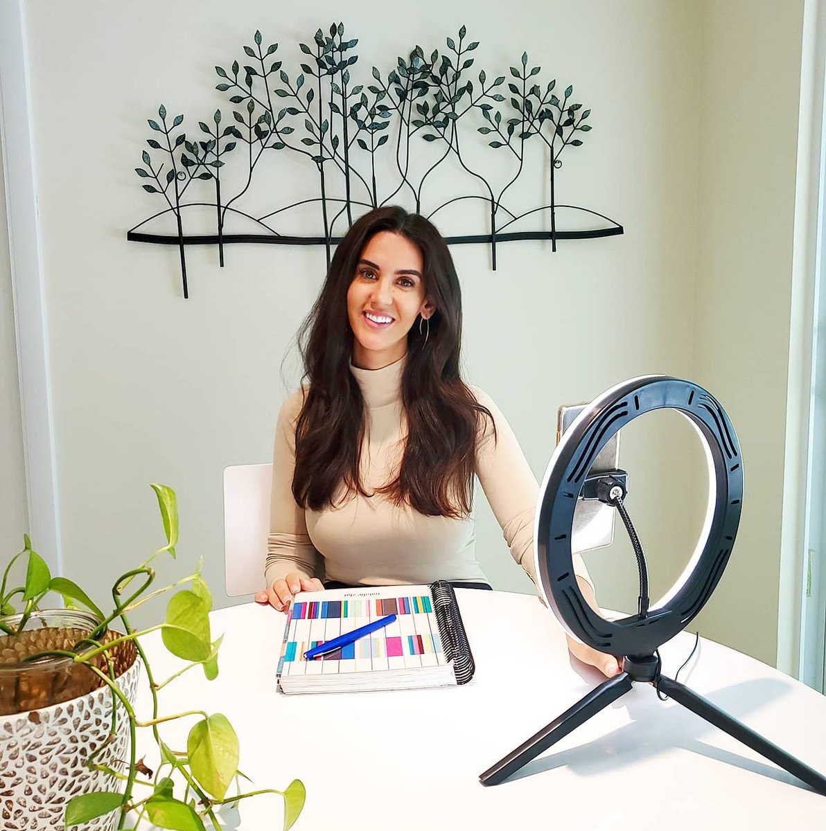 NatalieZfat's tweet photo. Don't be a #PoorJennifer; be a #ProJennifer. 🤭 I've spent a decade in front of the camera... Today, I'm sharing my 5 tips for dazzling dialers on your next video call in @Forbes: https://t.co/tAXNNtBzMf https://t.co/6ltRdXnuGX