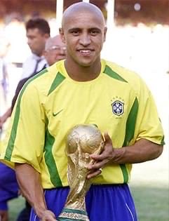 Happy birthday to one of the greatest left-backs ever: Roberto Carlos! 