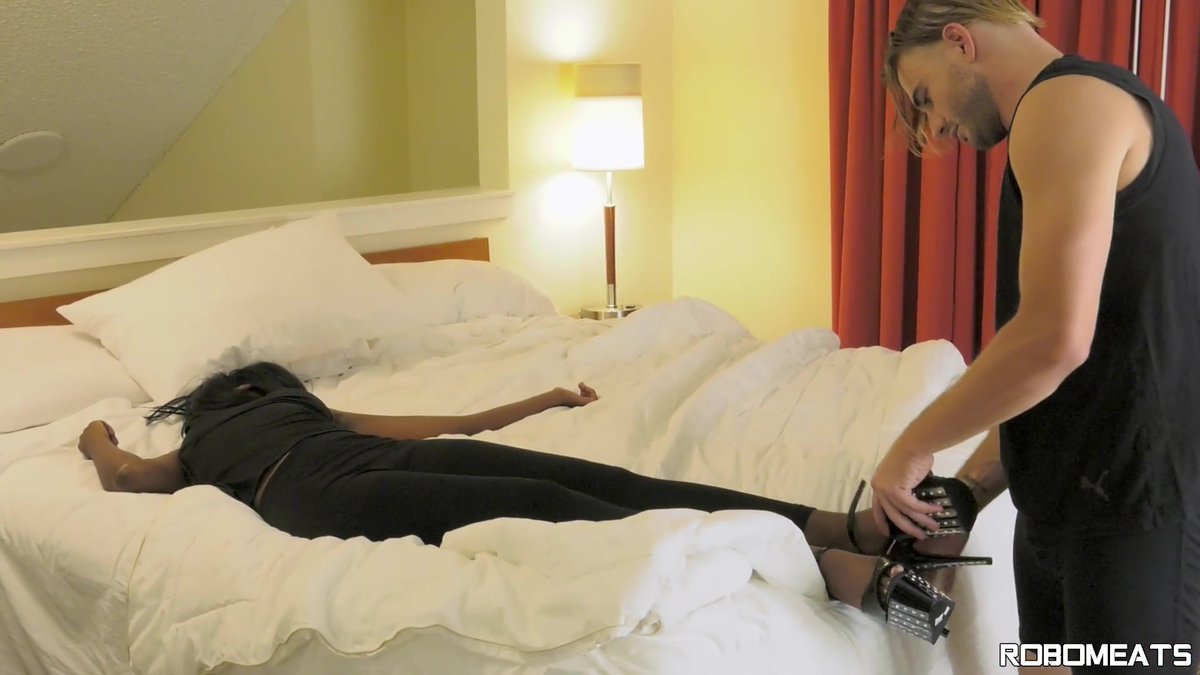 Robomeats's tweet photo. Nathan is kinda annoyed with his drunken trollop of a housemate in "Floppy Daizy pt 1" https://t.co/pkrAz4ZxlN https://t.co/uuINr81Tri