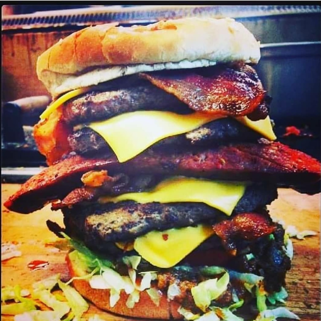 pinkshotdogs's tweet photo. Where do you start?
#JawsBurger
#Pinks
#PinksHotDogs #PinksSquare
#ForkAndKnife
#HowManyBitesDoesItTakeToEatAPinksJawsBurger
#PolishSausage
#PinksBurger https://t.co/4yOujeSZM6