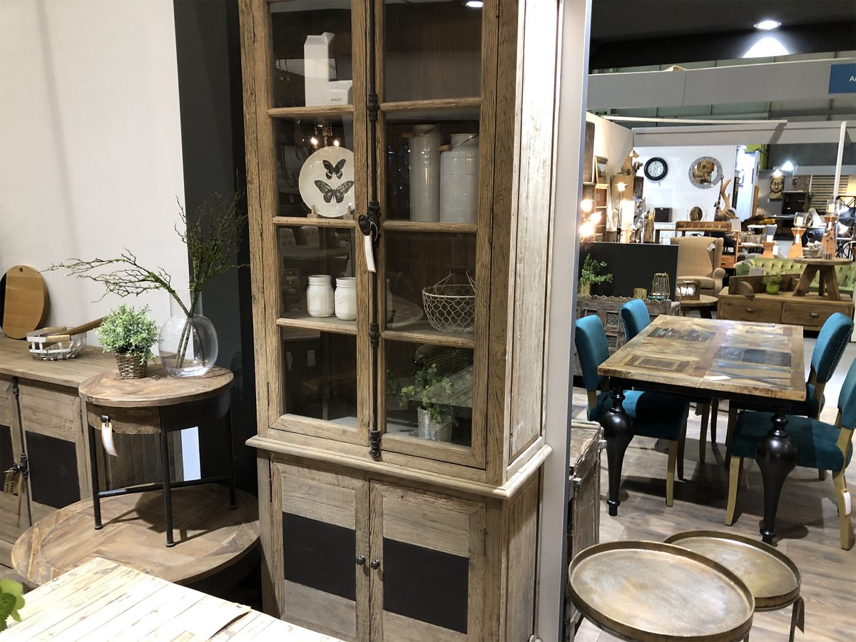 YFurnished's tweet photo. How beautiful is this display unit! Would this suit your home?
📷: Cabinet
#collecting #displayunit #collectiondisplay https://t.co/UaA7lvwKkZ