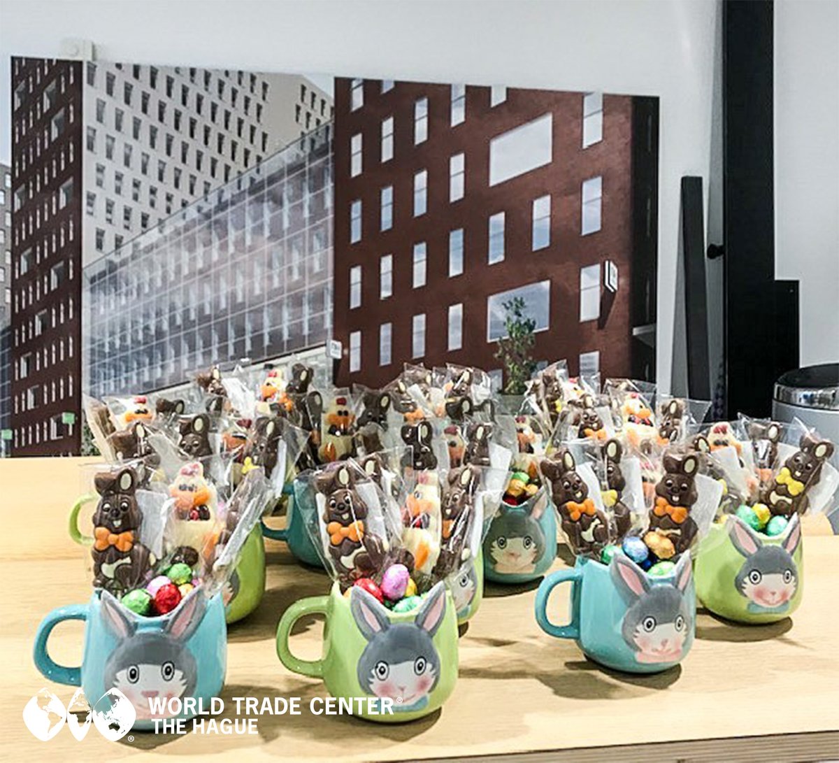 EASTER BUNNY TIME

Chocolate for our heroes! We handed out Easter Bunnies to our security, reception, cleaning and technical staff. And on behalf of WTC The Hague we also dropped off some Easter chocolates at the police station!