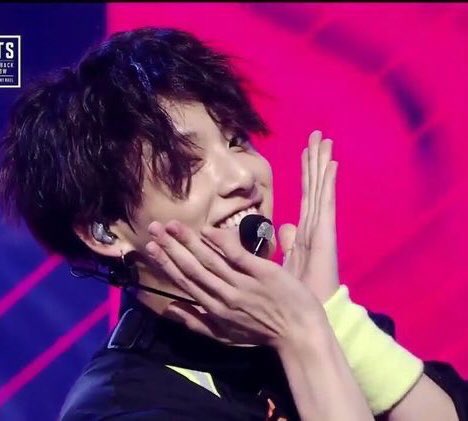 jungkook’s curly and wavy hair ; a necessary thread