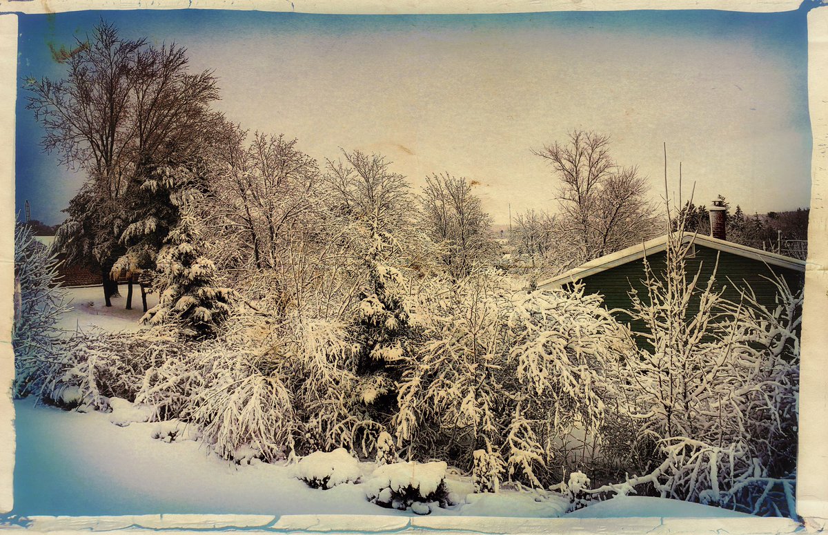 coyne1848's tweet photo. New Arrival #snow #snowfall #latesnow #hipstamatic #hipstaedit #landscape #landscapephotography #stayhome https://t.co/NL7y0ivv3s