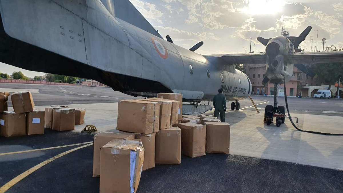 IAF_MCC's tweet photo. Today, IAF's C-17, C-130, IL-76, An-32 &amp; Dornier aircraft dropped the essential loads at Mumbai, Bengaluru, Guwahati, Trivandrum and Leh. Including shifting of army doctors from Lucknow to Guwahati.
#IndiaFightsCorona
#HarKaamDeshKaiNaam
#COVIDー19
#TogetherWeCan
#indianairforce https://t.co/spOLicp6Jz
