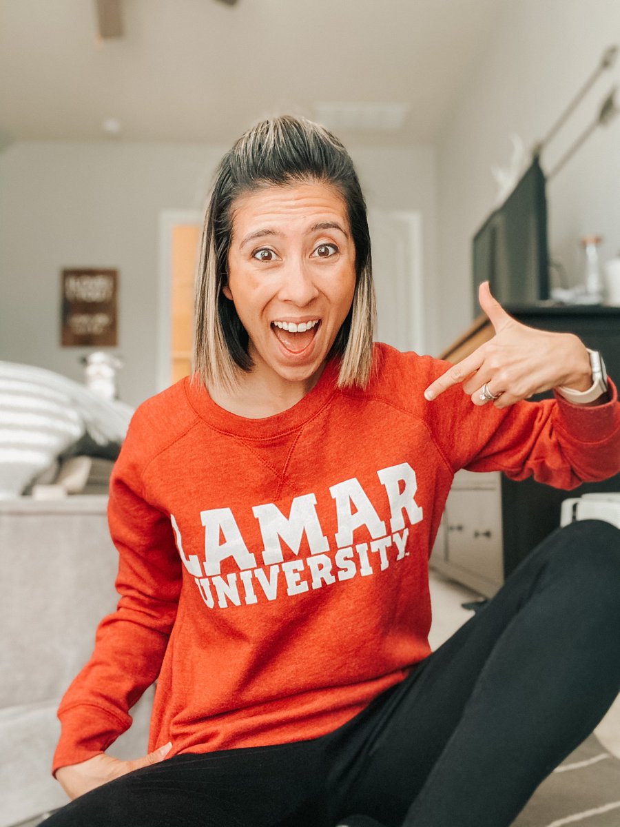 mrshahn's tweet photo. Represented my alma mater yesterday, @LamarUniversity, where I got my Masters in Edu all through #distancelearning ❤️ an amazing experience that has translated to teaching my students during this time. https://t.co/Ru40fGZ7fU #appleeduchat #remotelearning https://t.co/n9GXKcVWEM