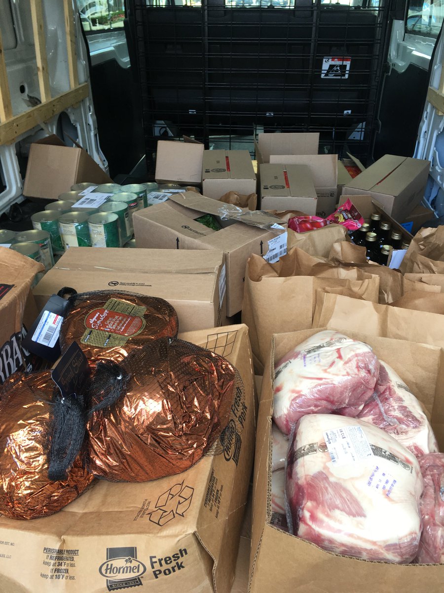 nbrooklynangels's tweet photo. Thanks to your outpouring of support, we're in touch w/ #Woodhull about expanding operations there 🙏
And very special thanks to #Wegman's on Flushing Ave, for donating 4 shopping carts of food & $1K in gift cards. WE 💙 YOU
#NYC #NewYork #Brooklyn #COVIDkindness #food #meals https://t.co/HZAy2J1rD5