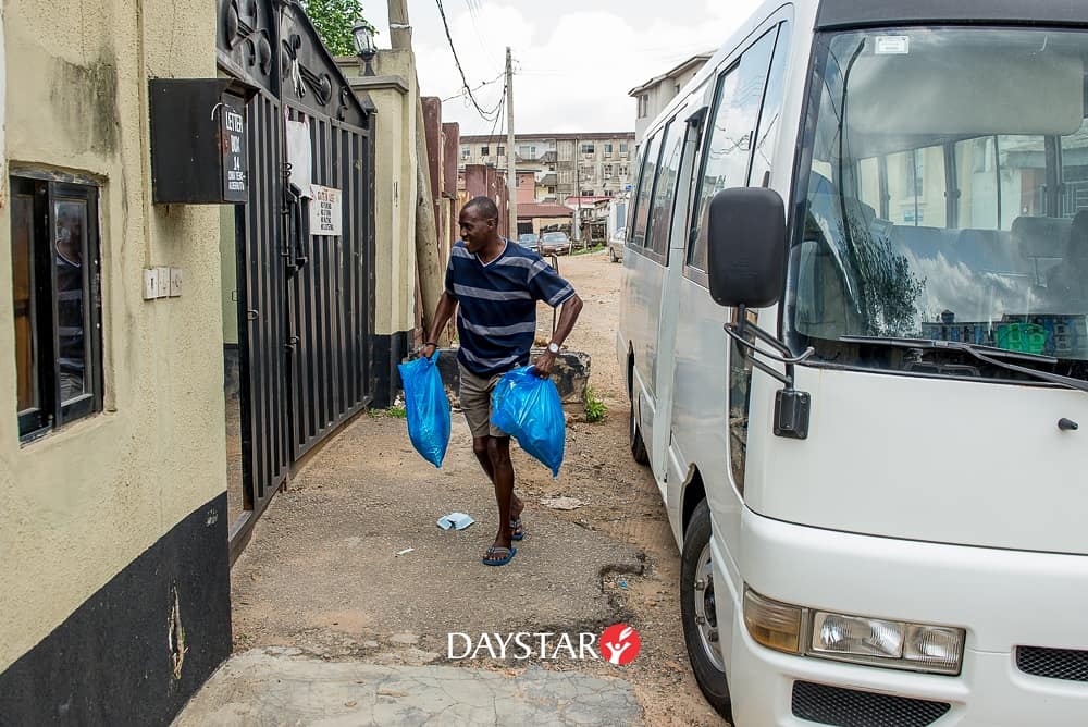 DaystarNG's tweet photo. We hope you are good to your neighbours and communities too.

Love your neighbours as yourself while maintaining social distancing😉

#GoodFriday #DaystarMessageOfHope #Easter #DaystarNG https://t.co/kE1PdQNVS1