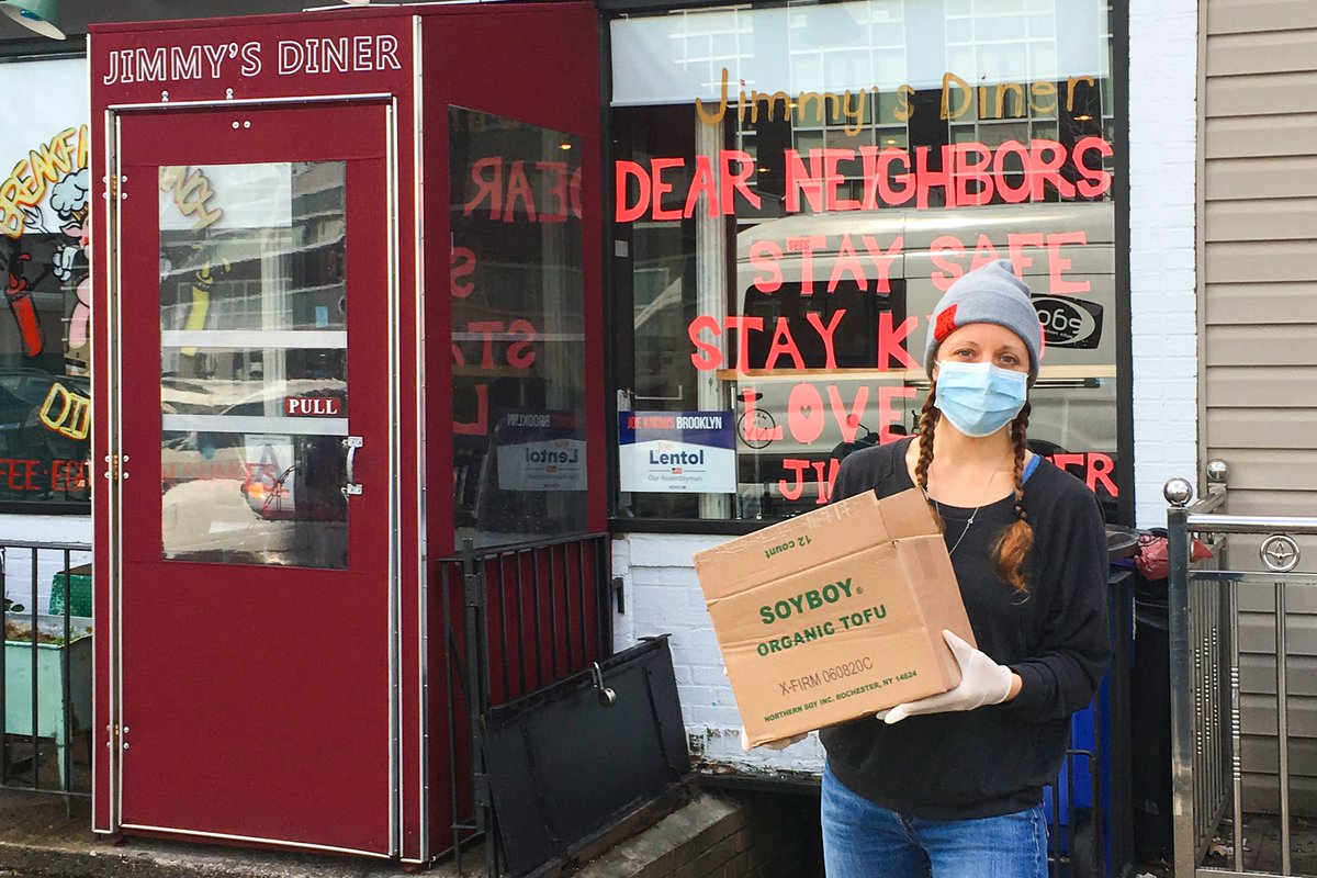 nbrooklynangels's tweet photo. Thanks to your outpouring of support, we're in touch w/ #Woodhull about expanding operations there 🙏
And very special thanks to #Wegman's on Flushing Ave, for donating 4 shopping carts of food & $1K in gift cards. WE 💙 YOU
#NYC #NewYork #Brooklyn #COVIDkindness #food #meals https://t.co/HZAy2J1rD5
