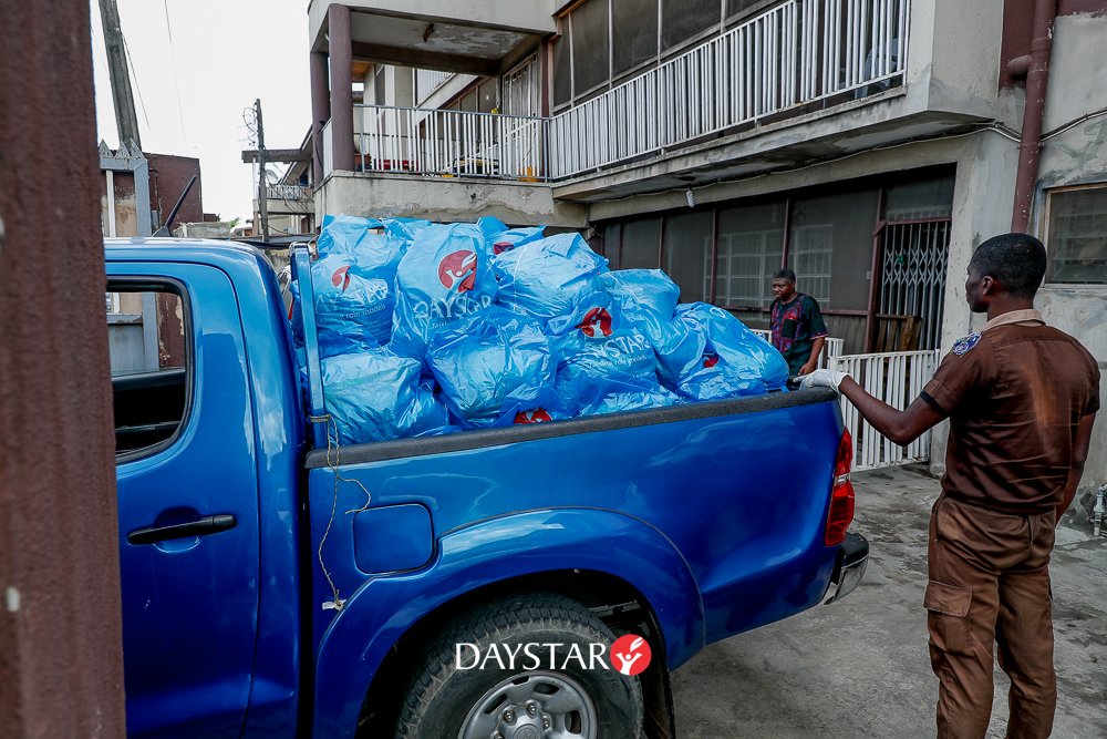 DaystarNG's tweet photo. We hope you are good to your neighbours and communities too.

Love your neighbours as yourself while maintaining social distancing😉

#GoodFriday #DaystarMessageOfHope #Easter #DaystarNG https://t.co/kE1PdQNVS1