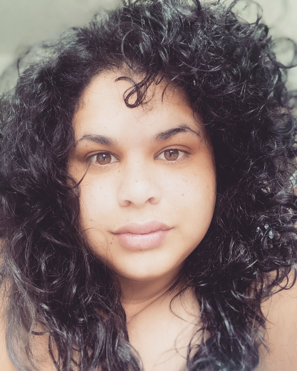 aline4vasi's tweet photo. Cachos
É um emaranhado de beleza, é quando seu
cabelo vira mar, é um convite pra carinho.
É um cabelo volumoso de amor!
#doederlein #cachos #transicaocapilar #devoltaaoscachos #devoltaanormalidade @maisa https://t.co/prTRnXL0ps