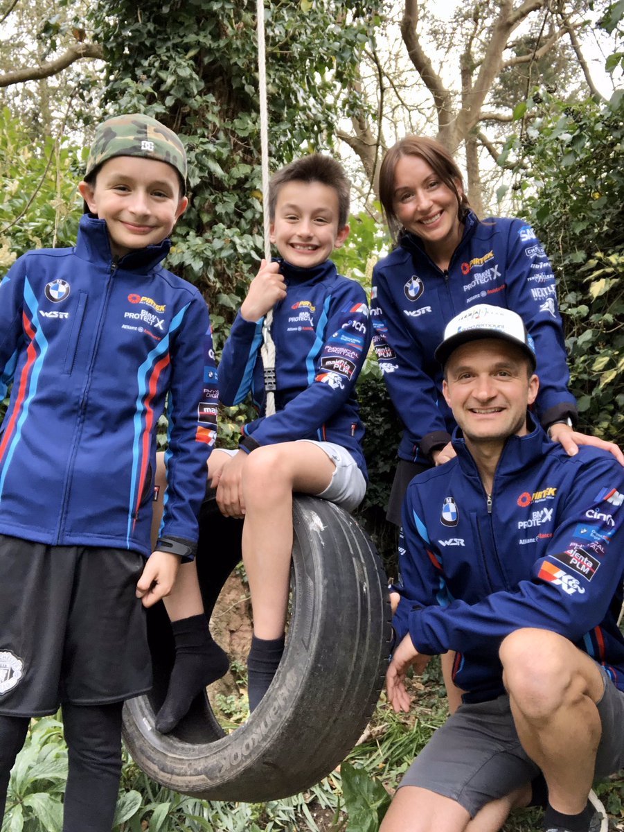 BTCC's tweet image. 🌟 #FreebieFriday 🌟

WIN a family set of official 2019 Team BMW jackets!

Tag a mate and retweet before 1600 on Wednesday 15 April to be in with a chance of winning... And of course, head to @OfficialBTCC on Facebook and @BTCC Instagram for more chances to #WIN