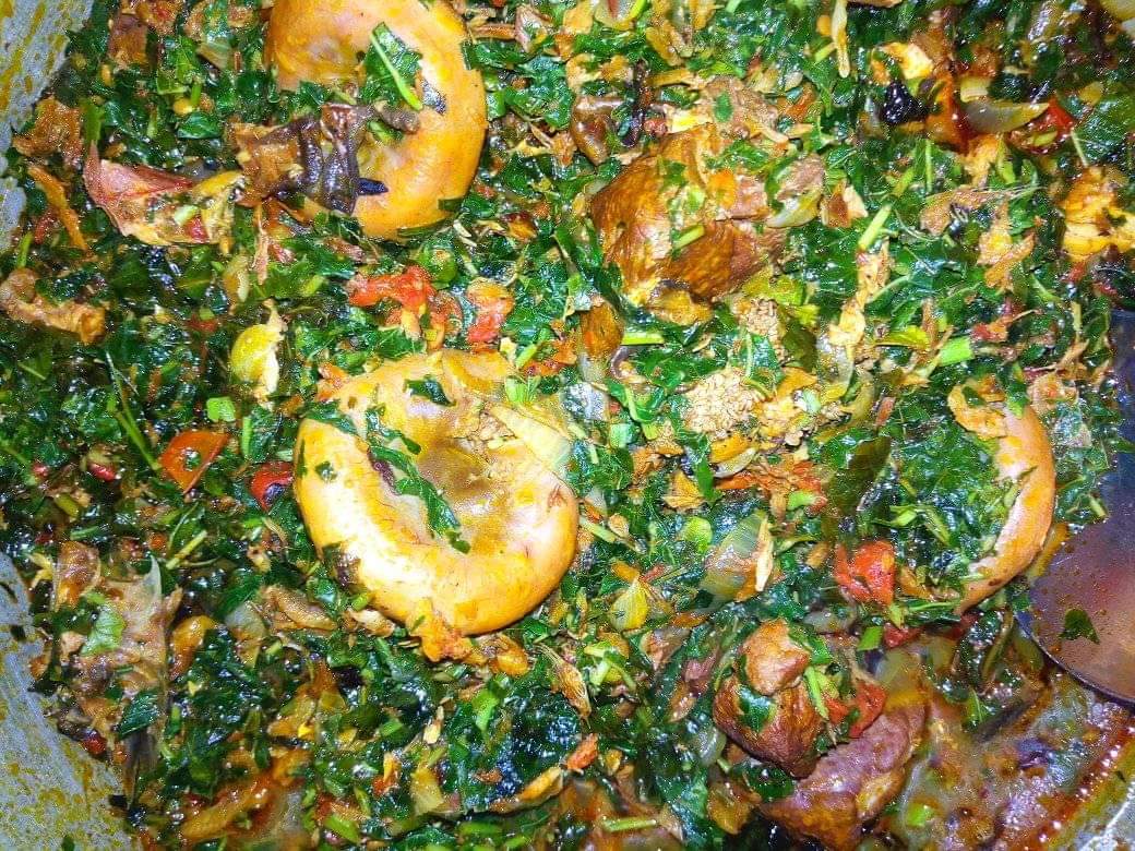 WazobiaOnitsha's tweet photo. (Tuwon Alkama), Semolina or Amala.
Eating edikaikong soup provides many health benefits for your body.
Protein, Fiber, Folic acid, Carbohydrate, Calcium, Iron, Phosphor, Vitamin B1, Vitamin B2, Vitamin C, Selenium, Potassium, Vitamin E.
#Chef_Akwaugo1 https://t.co/fY6cSAtrUT