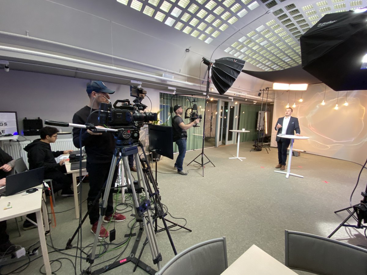 seymourstubbs's tweet image. 5th client webinar this week, reaching over 5,000  attendees globally, webcasting live from Stockholm &amp;amp; pulling in other live presenters from the UK. We run the whole thing.  Need help reaching your customers?  Talk to UP, The Global Cloud Based agency.
bit.ly/34fM1Nu