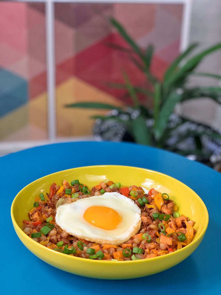 leaned on a pantry staple (canned corned beef hash) but added some sweet potatoes, bell peppers, onions and a fried egg so it felt a bit more filling and fresh and less like the lingering threat of gout  #humblebragdiet