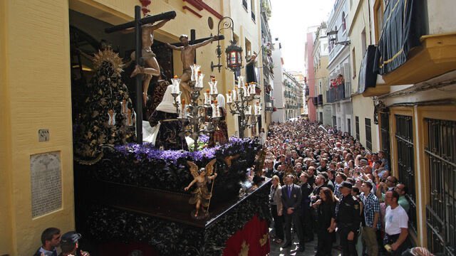 sanchez_juanjo5's tweet photo. Es Viernes Santo.
Hoy sale la elegancia del Arenal. 
Hoy sale La Carretería. https://t.co/uHlMdeOXev