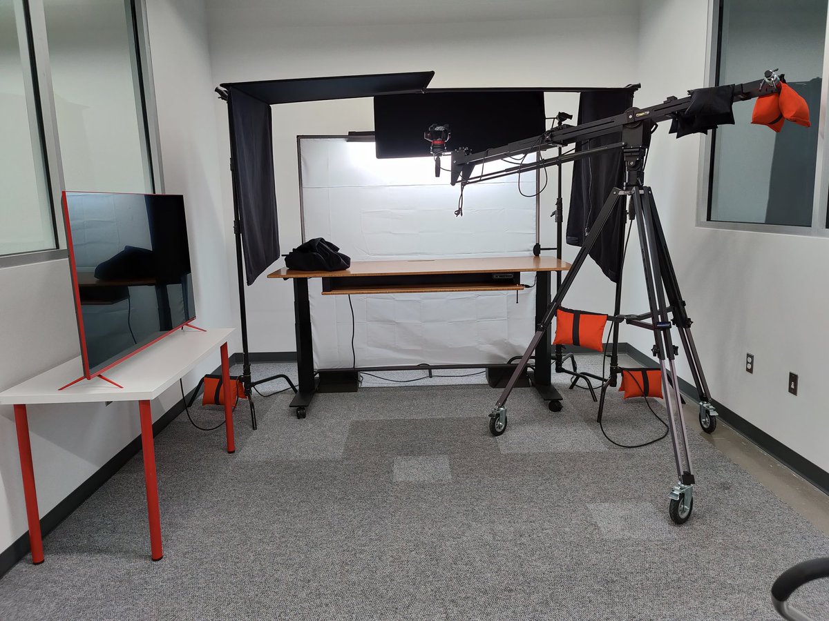 MKBHD's tweet photo. Studio is coming along pretty well. Feels like a return to videos is possible next week 😉 https://t.co/NJ7jzyIXrC