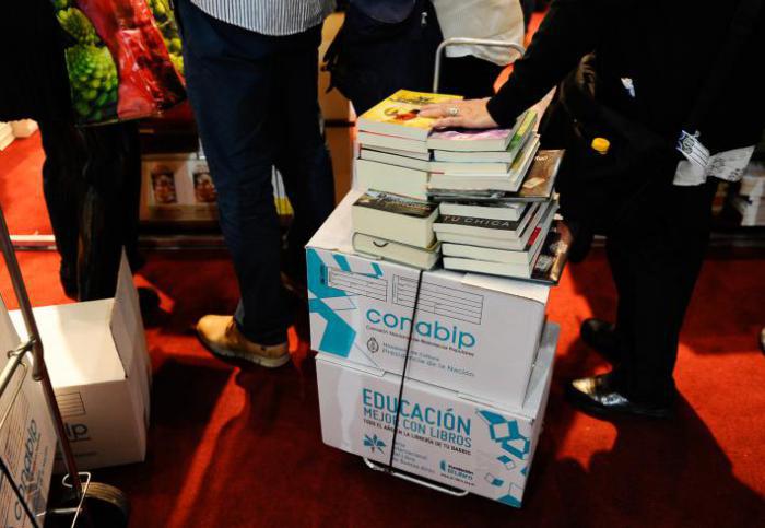 AgenciaTelam's tweet photo. La Conabip (@CONABIP) abre la convocatoria a editoriales para adherir al Programa Libro % 2020, con el que busca garantizar la provisión de material bibliográfico a las Bibliotecas Populares en medio de la pandemia. https://t.co/jFT1Pj4IcA