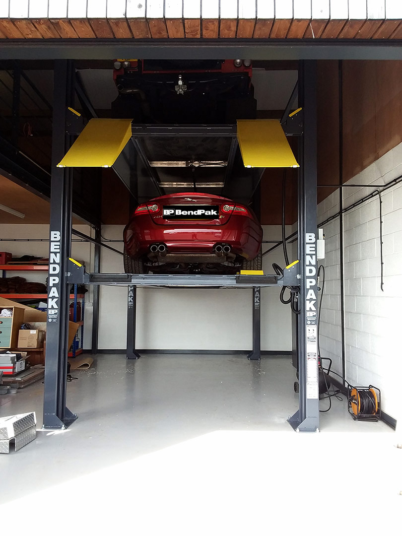 LiftmasterLtd's tweet image. Here we have the 1st installation of the amazing BendPak 3 car storage system (HDS973P) in the UK! In a private garage in #Herefordshire tripling his current parking capacity in the same spot!

#carparkingsystems #carparkinglift #homeparkingsolutions #carparkingsolutions