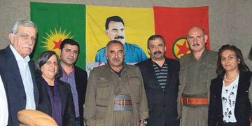 Freedom84408409's tweet photo. #SelahattinDemirtas'ın Doğum Gününü Kutlayan Herkesi İçeri Almalılar Bence https://t.co/WFyYZNtCii