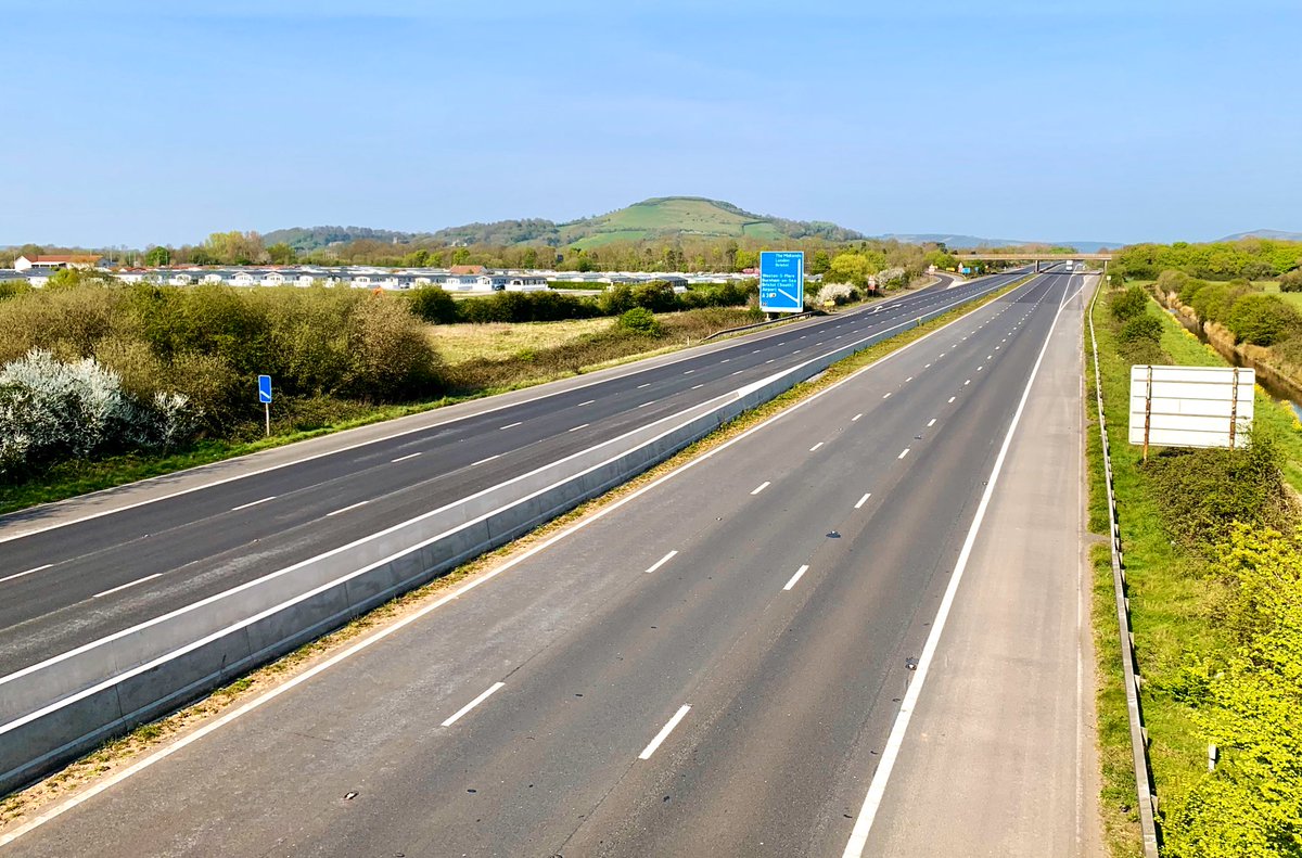 I never thought I’d see this on my daily walk! 

The start of the #BankHolidayWeekend and look at the M5... 

Long may it continue 👍
#EasterWeekend #StayHome