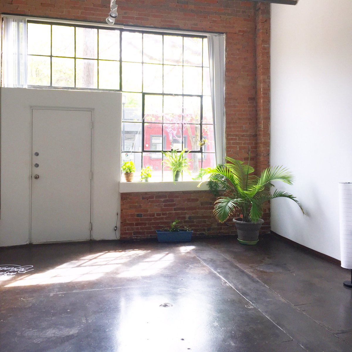 MovementLoft's tweet photo. Our sunny studio space π We are looking forward to the day (hopefully soon) when we can resume our normal schedule
Until then, we are super excited to offer online classes for $5/class. See full schedule here: https://t.co/HOV7WYqI0e β¨#MovementLoft https://t.co/c64S4itvop