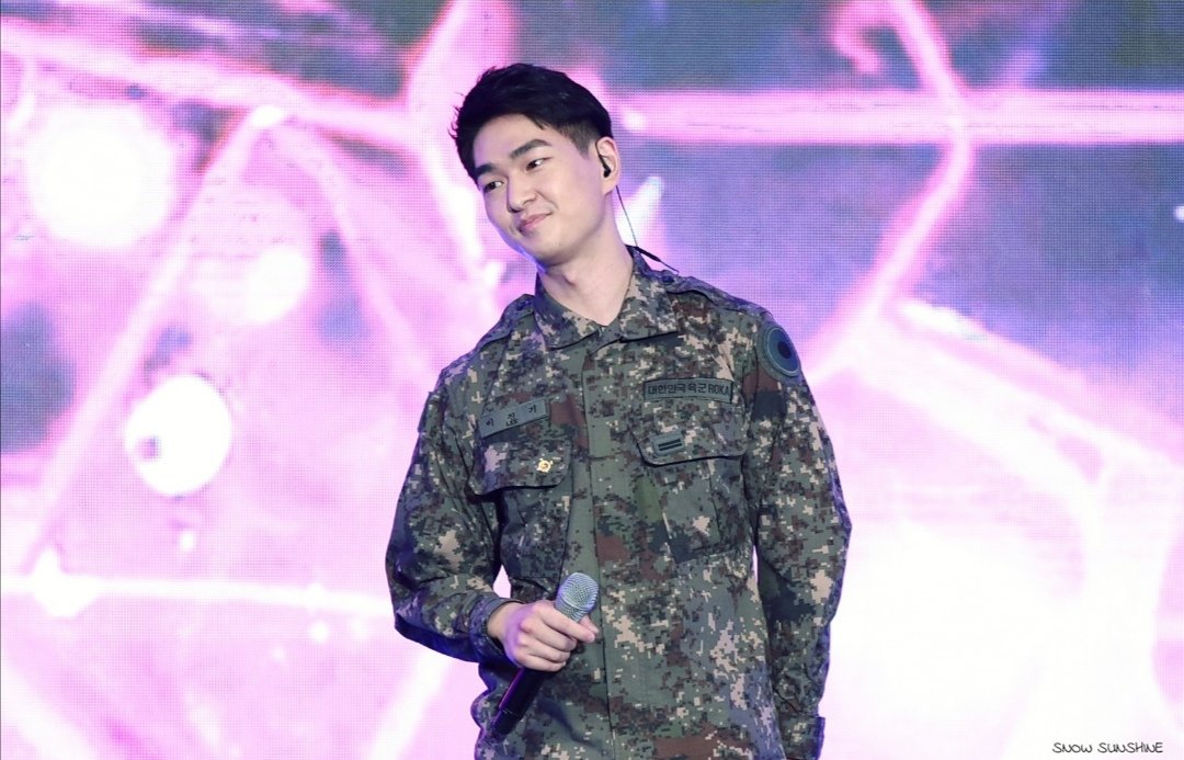 soon.
D-100
#빛나는샤이니 
#샤월이_기다리고있DAY
#2020_SHINeeisBACK

shinee.smtown.com
(photo credit: snow sunshine)