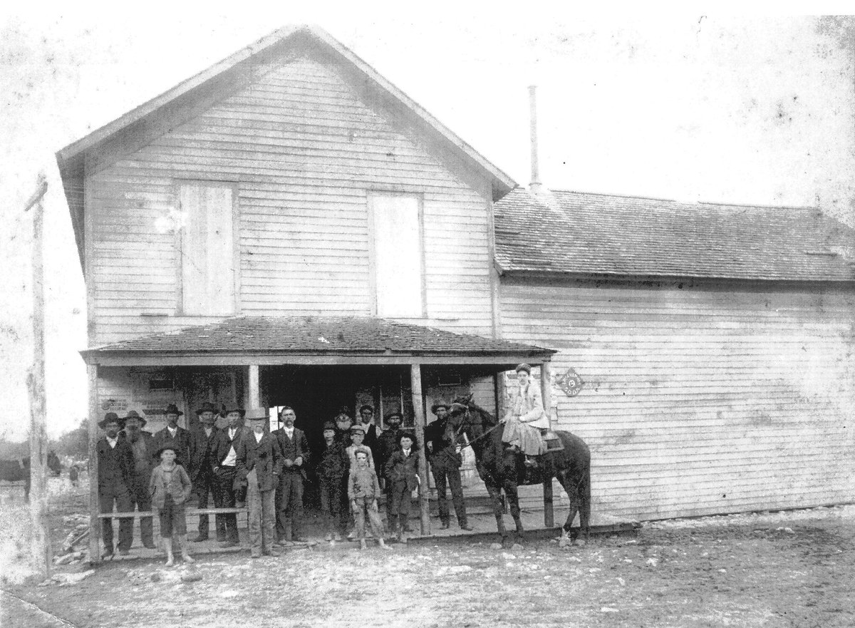 drpoundhouse's tweet photo. Applewhite Store, Dripping Springs, circa 1895.
#keephistorydrippin 
#heritagecircle
#centerofdrippingspringshistory
#texashistory https://t.co/yCAGi0pAqD