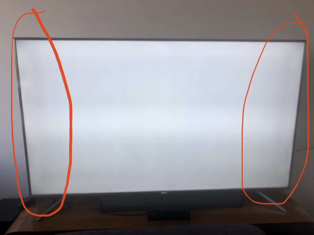 erkane's tweet photo. @HisenseItalia i have a problem with my newly bought hisense tv. Please see the dark bars on the right and on the left side. Can you help me with this? https://t.co/70JxjYGIN9