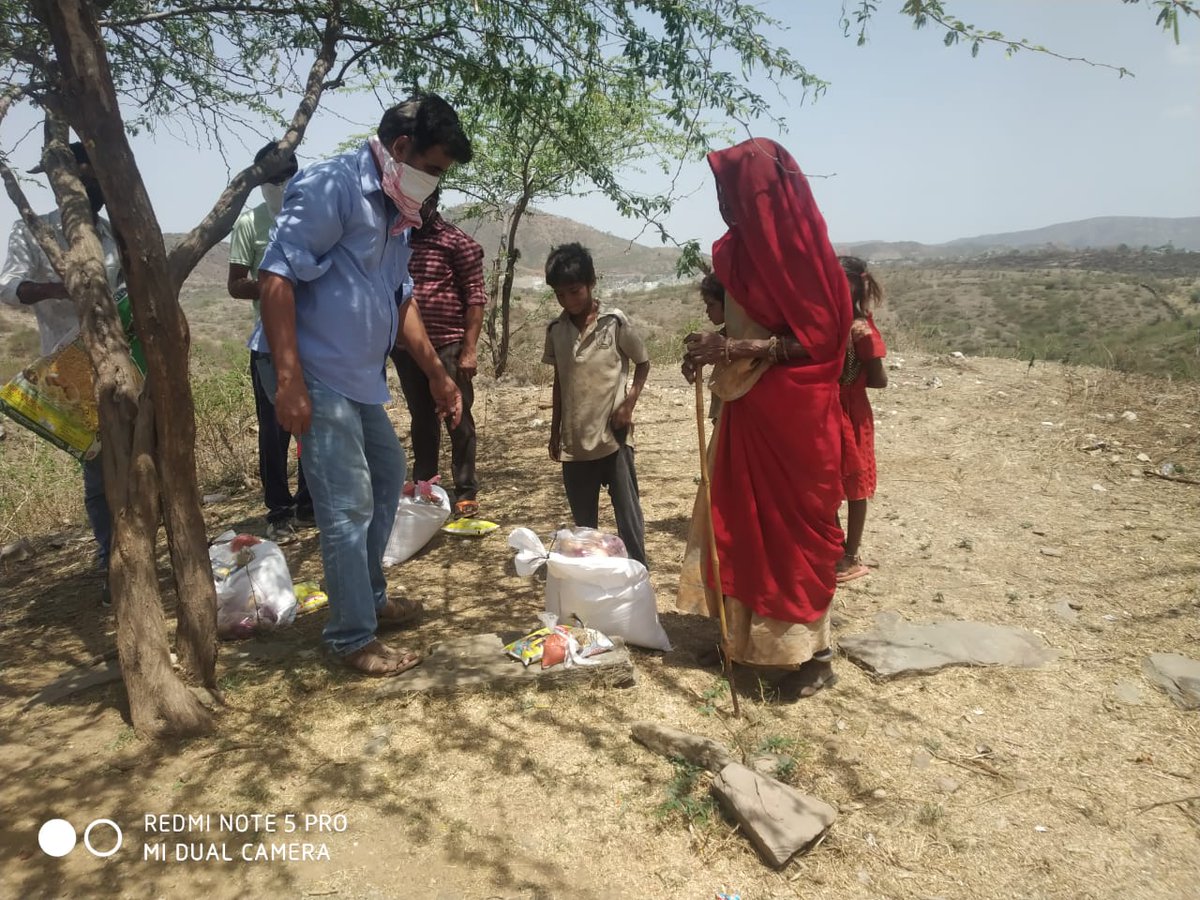 AICCTUhq's tweet image. AIPWA-AICCTU relief work among workers continues in Udaipur. #coronavirusinindia #CoronavirusOutbreak #Helpstrandedworkers #LockdownWithoutPlan