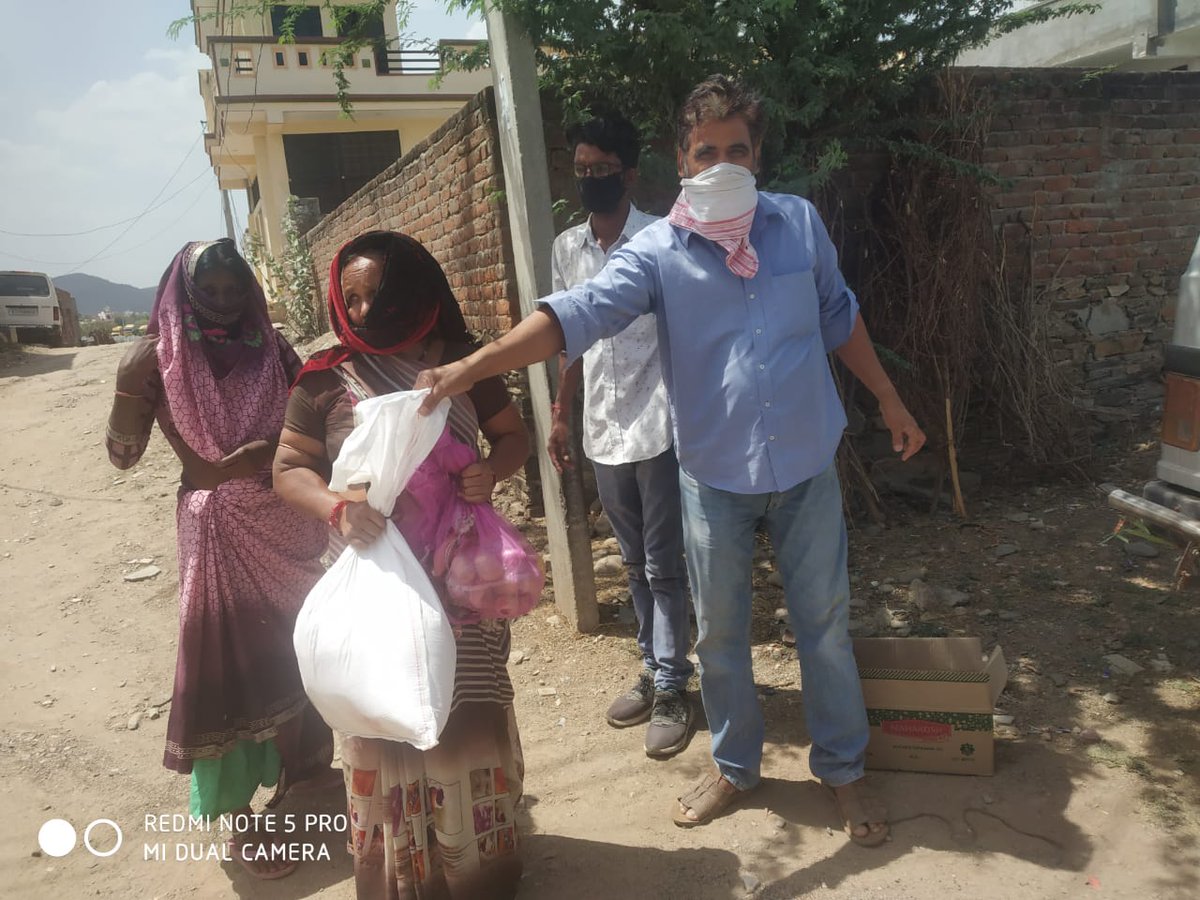 AICCTUhq's tweet image. AIPWA-AICCTU relief work among workers continues in Udaipur. #coronavirusinindia #CoronavirusOutbreak #Helpstrandedworkers #LockdownWithoutPlan