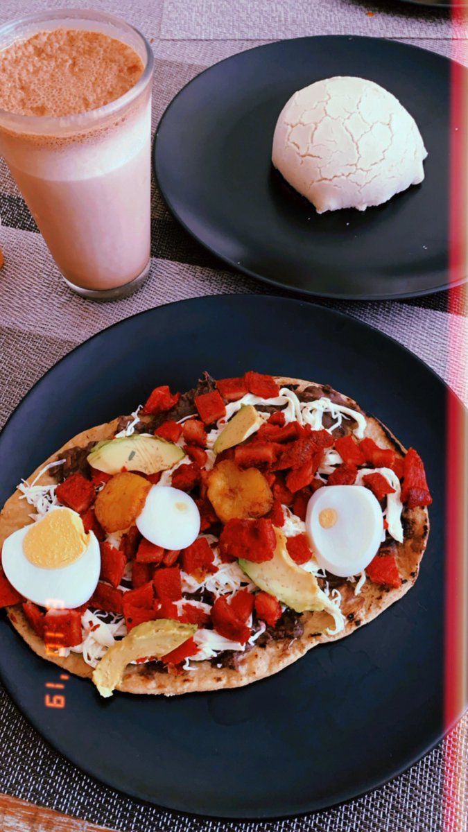 CorazonAmaranto's tweet photo. Buenos días ☀️ Y hoy, una de nuestras invitadas de corazón 💓 hizo su pedido a Domicilio..
Huarache Jarocho y Conchita de vainilla #NoTeQuedesConLasGanas y pide tú platillo favorito 🤗
#QuedateEnCasa #ayudemosrestaurantes https://t.co/1qnuc1wi4i