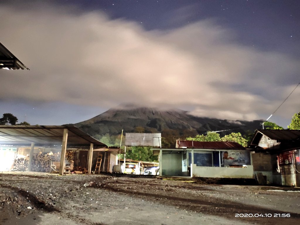 86MJTC's tweet photo. Team ronda Merapi,,selalu stanby monitor,, area dusun Ngrangkah Umbulharjo Cangkringan Sleman
Basecamp #86mjtc
Puncak merapi Terpantau sedikit kabut
Aman terkendali min @merapi_news https://t.co/84KBhMaZpn