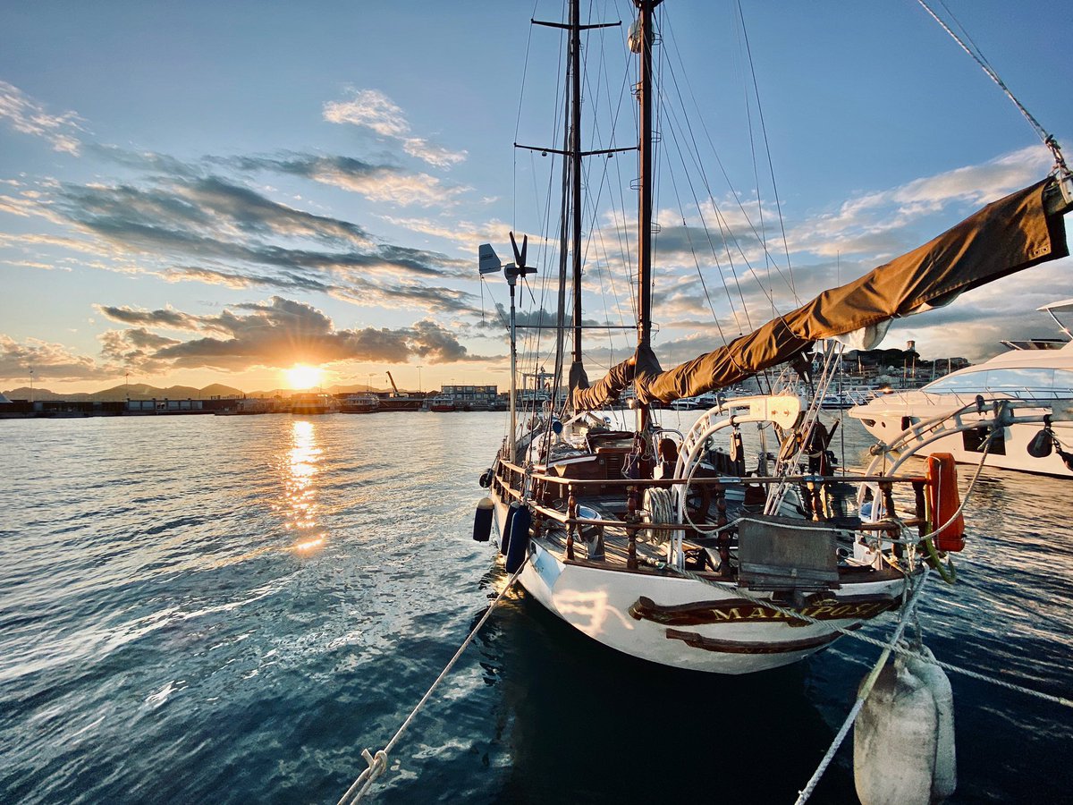 Envie de larguer les amarres ? ⛵️ 
(📷 2019)
•
•
#cannes #voilier #sailboat #sunset #southoffrance #cotedazur #cotedazurfrance #FrenchRiviera #jaimelapaca #seascape_lovers #cotedazurnow #visitcotedazur #frenchriviera